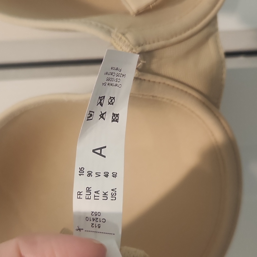 NWOT chantelle bra 40A - Picture 3 of 5